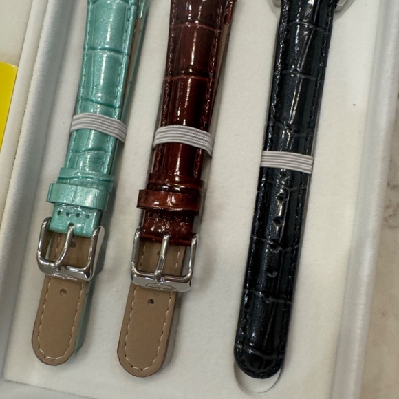 NIB Invicta Special Edition Women's Watch with 5 Band Colors - Picture 6 of 10